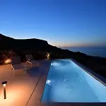 Ariti's 2 - Naxos Willa